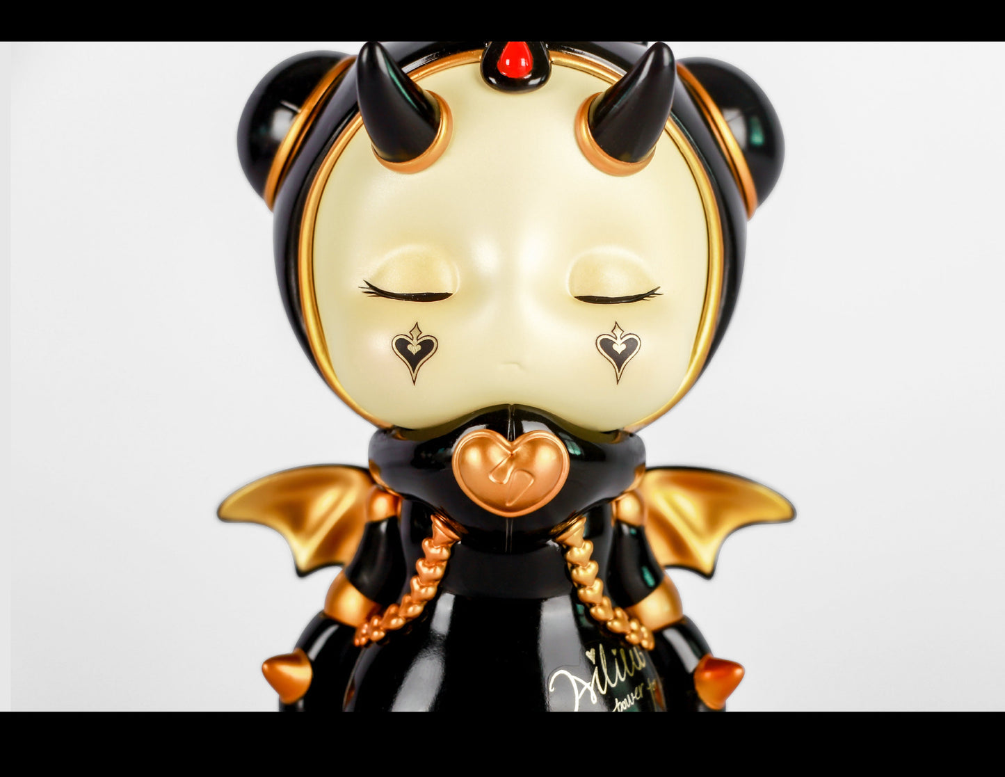 Art Designer Toy Figure/Limited Edition/AILITU - Devil/Material Polyurethane/8.27'' (21 cm) X 3.54'' (9 cm) X 2.76'' (7 cm)